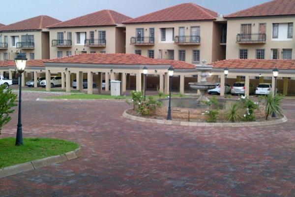 1 BEDROOM TOWNHOUSE TO RENT in a security complex in Norkem Park Ext 2. The apartment ...