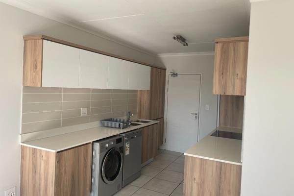 Luxurious 1-bedroom apartment for sale at the blyde, pretoria.
Sale includes appliances (fridge, washing machine and dishwasher) ...