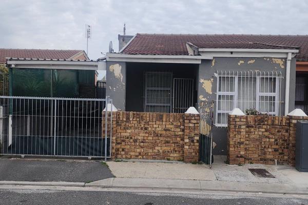 Sole and exclusive mandate!!

3 Bedroom home with flatlet
 
This cozy semi detached home situated in a quiet packet of Rocklands offers a tiled lounge, 3 well sized bedrooms, fully fitted kitchen and family bathroom. There is ...