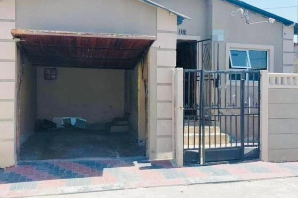 3 Bedroom house for sale in kuyasa, khayelitsha

This 3 bedroom house consist of Lounge ...