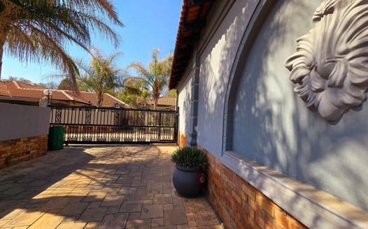 3 Bedroom Townhouse for sale in Wilkoppies