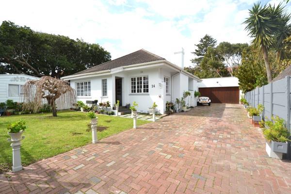 Discover an unparalleled opportunity to own an immaculately preserved family home in the leafy area of Plumstead. Steeped in history, built in 1927 named &quot;Rosendale&quot;, this beautiful, stand-alone 3-bedroom residence is ...