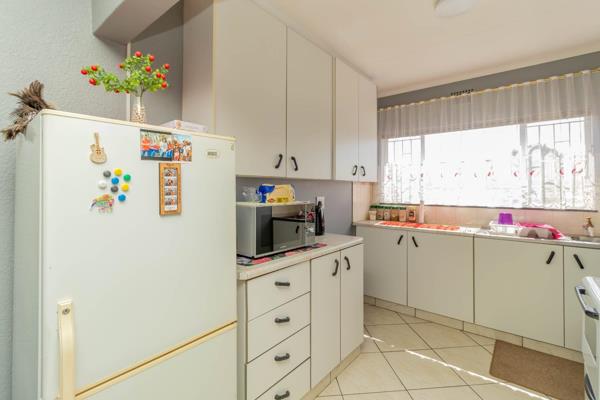 Flat for Sale in Casseldale,

This cozy 1-bedroom flat in the sought-after area of ...