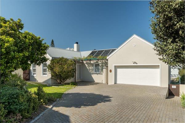 EXCLUSIVE JOINT MANDATE - Stunning family home situated in the secure gated  Zandberg estate with breath taking sea views.  This ...