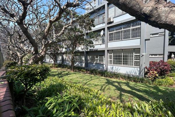 A neat 1 bedroom apartment is up for grabs opposite the Musgrave Centre. Ideally located close to Durban Central, The N3 &amp; ...