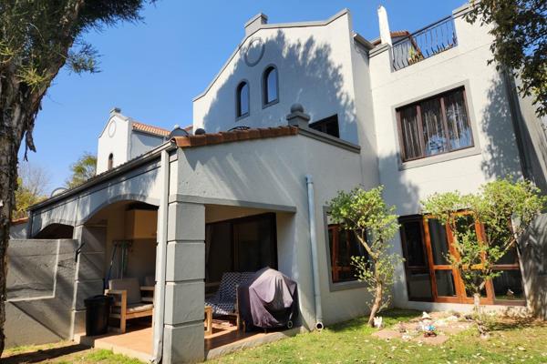 CHARMING 1 BEDROOM TOWNHOUSE IN WAVERLEY, JOHANNESBURG

Discover your dream home in the heart of Waverley! This stunning ground-floor, corner unit offers the perfect blend of comfort and style in a well-managed complex.
Key Features:
1 Spacious Bedroom with direct access to a ...