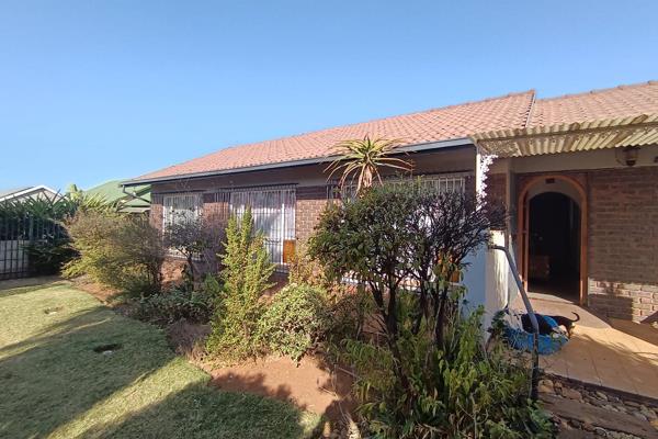 This beautiful and spacious 3 bedroom house with two bathrooms in Dorandia is perfect for a family to move in and  live with a huge ...