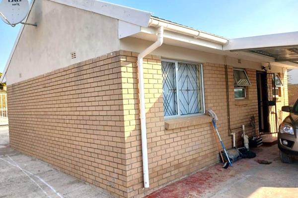 This starter home has 2 bedrooms , open plan lounge &amp;/dining -kitchen , 1 bathroom  and a car port.
Yard fully fenced &amp; ...