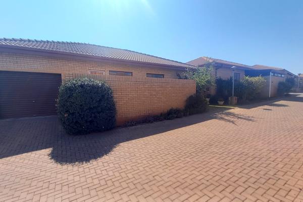 Ready to retire? then welcome to the best retirement village in Roodepoort! 

This cozy 2 bedroom unit offers kitchen with ample ...