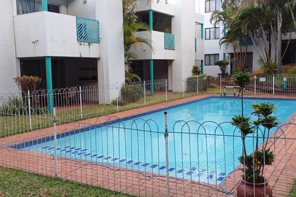 This spacious 2 bedroom apartment is situated in a very secure complex. Lounge and ...