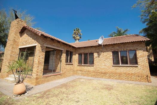 3 Bedroom Townhouse for sale in Ruimsig