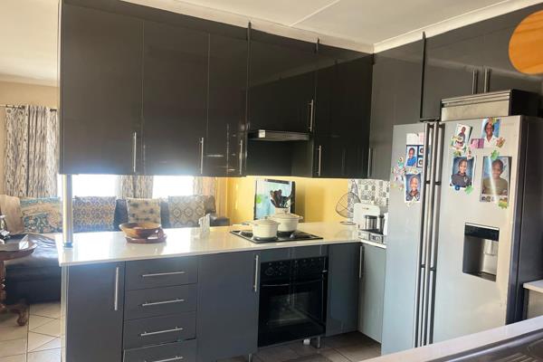 Location! is the word! This property is situated -in the area of choice, a cosy complex in Hennopspark.
It has 2 spacious bedrooms, a full bathroom as well a spacious lounge area, a well-equipped kitchen. The unit offers a lockup garage and one covered parking. The ...