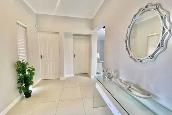 This &#160;elegant home offers you the following:
4 spacious bedroms
3 reception rooms
3 bathrooms
Double garage
Large yard ...