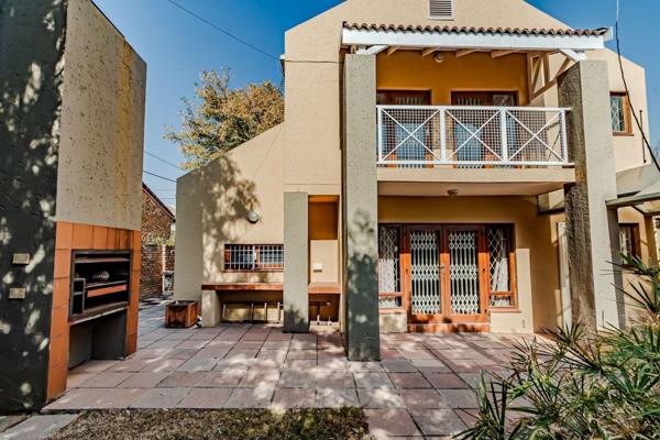 This lovely lock up and go is ideal for a young couple starter home. Situated close to main roads and top schools in Pretoria.
The ...