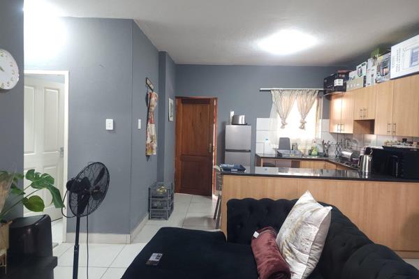 This cozy apartment is located in a secure complex and has the following to offer:
* Living area 
* Kitchen 
* 2 Bedrooms 
* 1 ...