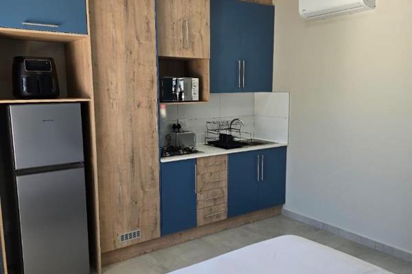 Newly, fully furnished apartments available for rent in Secunda starting 1 October.
Rental includes:

One double bed with linen ...