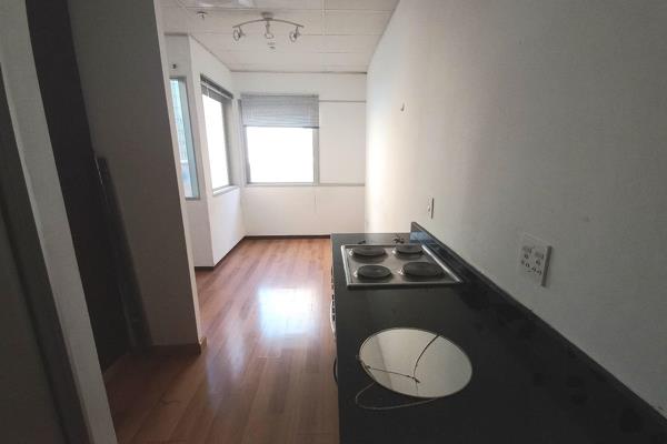 Cozy Bachelor Unit in The Colosseum, Marshalltown, Johannesburg
Welcome to urban living at its finest!
This charming bachelor unit in ...