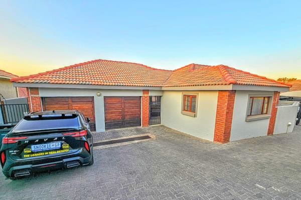 For the sophisticated buyer!!

Posh simplex 3 bedroom duet with 8kw inverter system ...