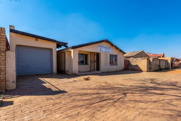 A fixer upper home / business on a busy road located just minutes from the Jabulani Mall precinct where medical and lifestyle amenities ...