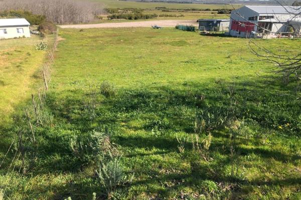 Baardskeerdersbos, a quaint hamlet in the heart of the Cape Overberg region, is surrounded by rolling farmlands and hills draped in ...