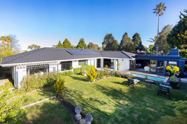 Exclusive mandate 

Brilliant mountain views act like a magnifying glass – drawing the focus of the sophisticated one level home via ...