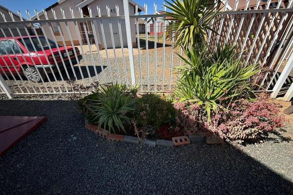 This is a 3 bedroom  with 2 bathrooms of 2 rooms
This is a lovely open plan Town House with extra laundry of the kitchen.