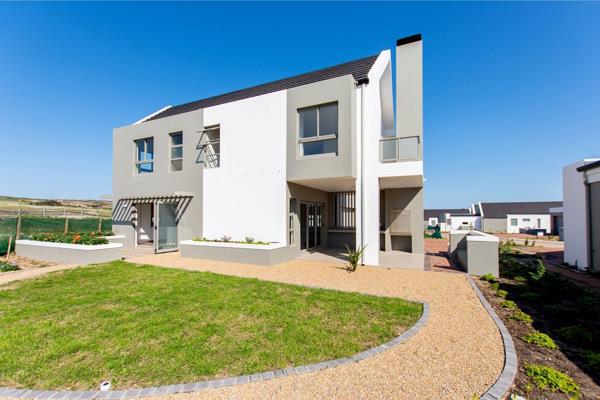 This brand-new 3-bedroom double-storey home in Langebaan Country Estate exemplifies elevated elegance and offers an unparalleled ...