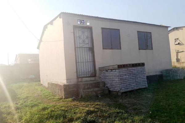 We are excited to bring to you this beautiful 2 bedroom house to the market.

The house consist of 2 bedrooms, lounge, kitchen and ...