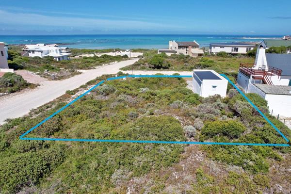 Exclusive Mandate: This exquisite stand offers the perfect canvas to build your seaside sanctuary. Perfectly located in a serene and ...