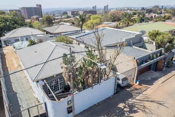 Location! Multi-Let! Income Generating!
*Negotiating Offers from R 1 499 000*
**Owner ...