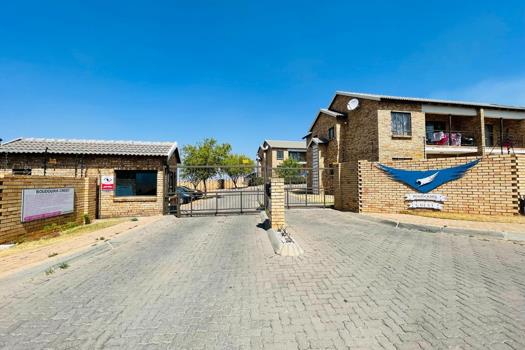 2 Bedroom Townhouse for sale in South Crest