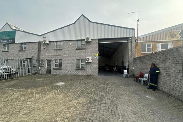 Stikland Industria, warehouse to let on Dipka Street, Bellville. This warehouse is ...