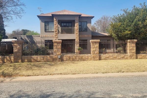 Find your ideal family home in Northmead, a highly sought-after Benoni community! With a ...