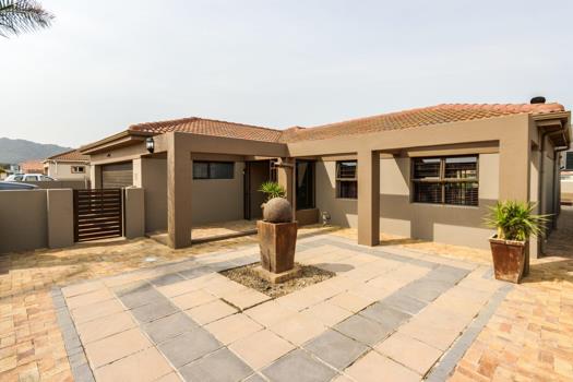 3 Bedroom House for sale in Fairview Golf Estate