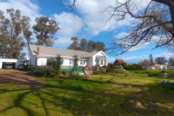 **For Sale! Big Farmhouse**

**Attention All Buyers, Investors, and Developers**

**Croydon | Excellent Opportunity**

**Location:** Situated just 11 km from Somerset West, 18 km from Stellenbosch, and 35.7 km from Cape Town, Croydon offers a tranquil escape from the ...