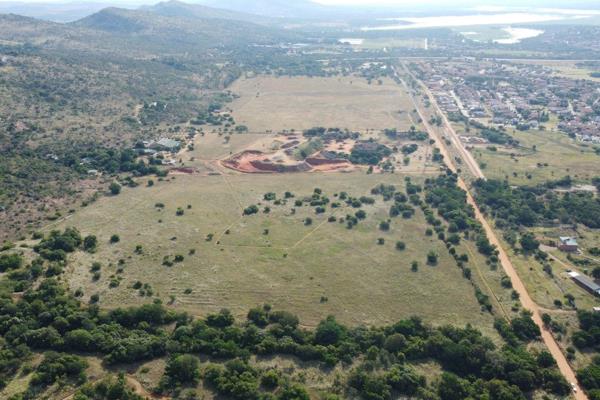 (Sole mandate ) This 47ha Vacant land sits conveniently behind Xanadu lifestyle Estate, its approximately 1km down a well maintained ...