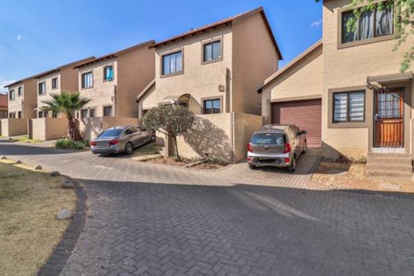 2 Bed Cluster House For Sale!

Stunning 2 bed 1 bath double storey cluster conveniently situated in the heart of Midrand. Directly ...