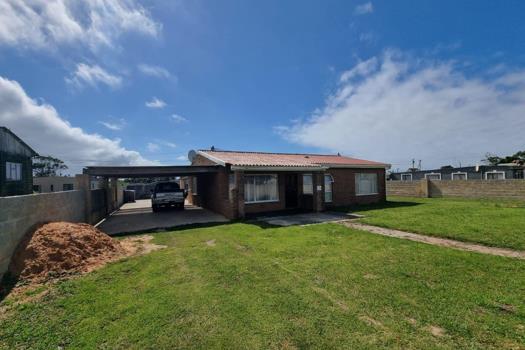 3 Bedroom House for sale in Kranshoek Township