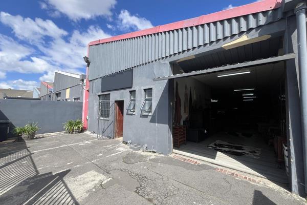 This well-maintained 321m2 industrial unit on Van Der Stel Street in Beaconvale, Parow ...