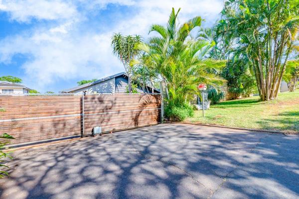 Situated in the heart of Ballito, this single level light filled home offers easy ...