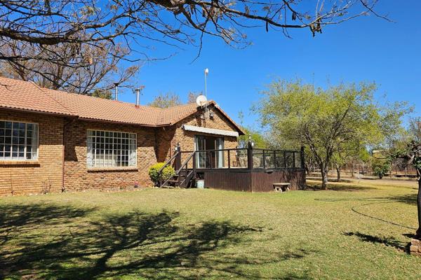 Just outside the hustle and bustle of city life, you&#39;ll find this &quot;peace&quot; of land. Easy access to Krugersdorp, Shopping ...