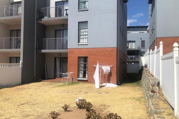 One of the bigger garden and garden units in the complex.
Two bed two bath spacious modern clean unit.
Open plan kitchen, lounge dining ...