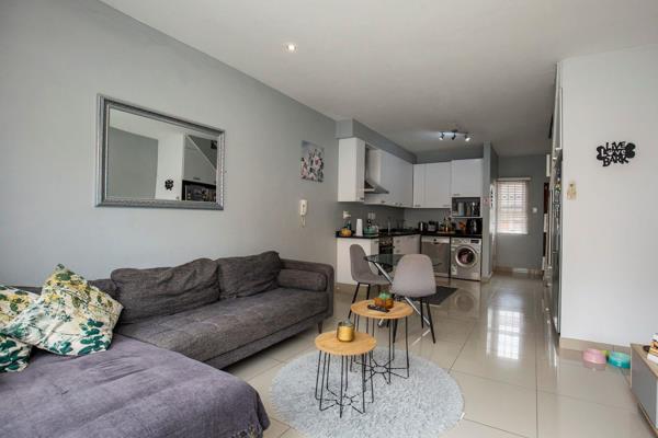 Northway Mews is a secure, well-run complex with low levies at the top of Blackburn Road in Durban North. 
This stunning home has an ...