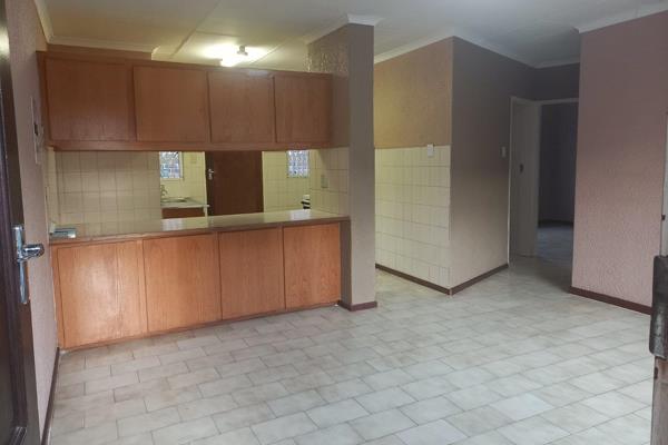 Nestled in the heart of Polokwane Central, this well-maintained 2-bedroom townhouse offers a blend of convenience, security, and ...