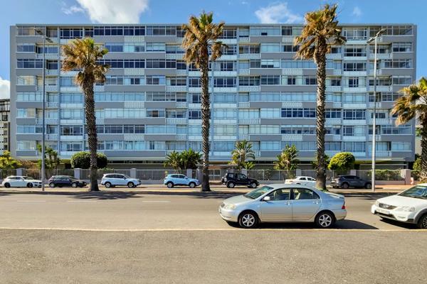 EXCLUSIVE MANDATE

This side facing 2-bedroom, 2-bathroom apartment offers abundant sunlight and partial sea views.
The building ...