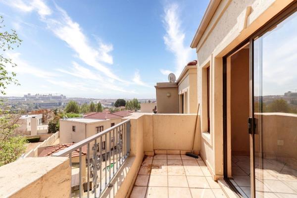 Apartment with a view

TLC required

This is a two-bedroom, one-bathroom unit with a spacious open-plan design. The kitchen has ...