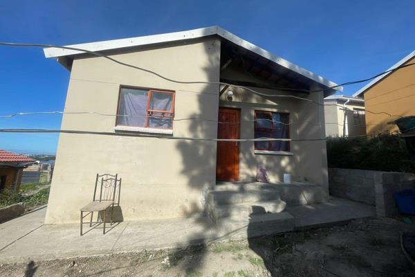 Sizwe Mlungwana Properties presents this 2 bedroom house to the market.

Property consist of 2 bedrooms, kitchen, lounge and family ...