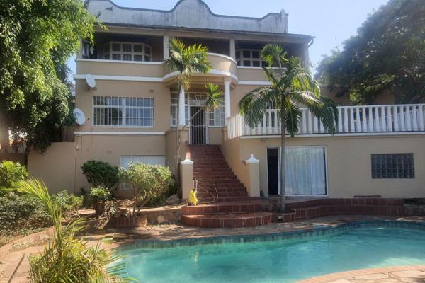 4 Bedrooms | 2 Bathrooms (1 en-suite) | Double garage | Swimming pool | Harbour views | ...