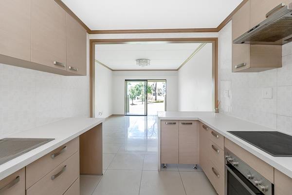 This modern ground-floor apartment in Broadacres is a perfect blend of style and ...