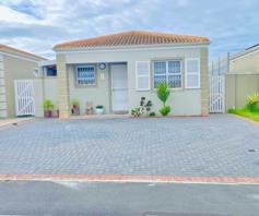 House for sale in Strandfontein Village